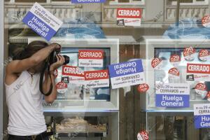 Jornada matinal de la huelga general convocada por UGT y CCOO en la capital