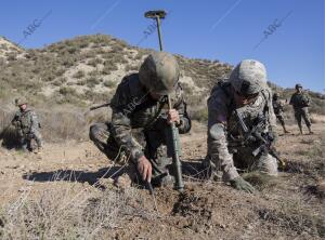 Maniobras militares en San Gregorio. Un zapador legionario y un estadounidense