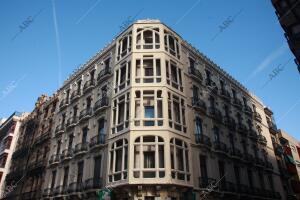 Edificio de arquitectura modernista situado en el Paseo de Sagasta