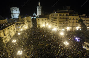 Multitudinaria marcha en Valencia en protesta por el cierre de Radiotelevisión...