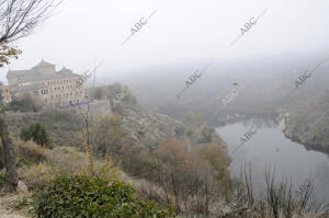 niebla en Toledo con el río Tajo