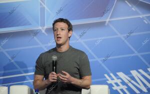 Conferencia de Mark Zuckenberg creador de Facebook