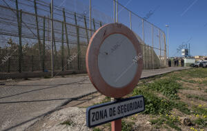 Valla entre Marruecos y España en la zona de Villa Pilar de Melilla