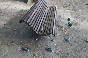 Reportaje del deterioro y dejadez que sufre el Paseo del Prado