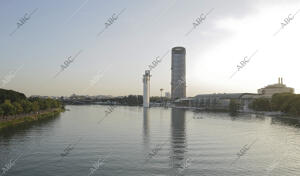 Panorámicas del Río Guadalquivir, el Pabellón de la Navegación y Torre Sevilla