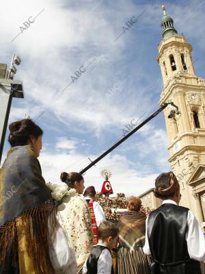 Ofrenda de Flores a la Virgen del Pilar Foto Fabián Simón archdc