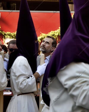 En la imagen, en la Campana para presenciar los desfiles procesionales