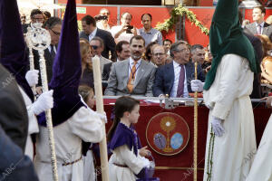 En la imagen, en la Campana para presenciar los desfiles procesionales