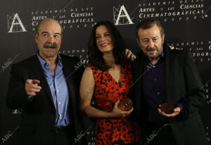 Antonio Resines, presidente de la Academia de Cine, entrega las medallas de la...