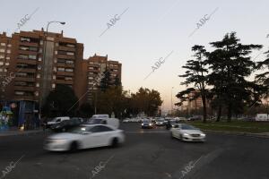 Trasiego de vehículos en la plaza de Fernandez Ladreda (plaza Elíptica)