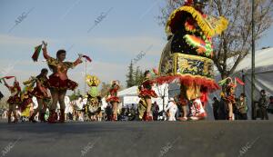 Celebración del carnaval boliviano de Oruro en el barrio de Usera