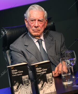 Rueda de prensa del escritor y premio Nobel, Mario Vargas Llosa, para presentar...