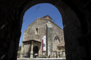Reportaje de Buitrago del Lozoya para Plan B. En la imagen, la iglesia de Santa...