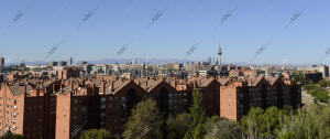 Vista del «skyline» de Madrid desde el Cerro del Tío Pío, en Vallecas