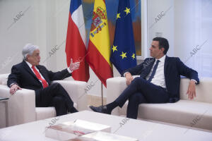 El presidente del Gobierno Pedro Sánchez, recibe en La Moncloa al presidente de...