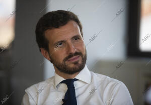 Entrevista con el líder del Partido Popular, Pablo Casado, en su despacho de la...