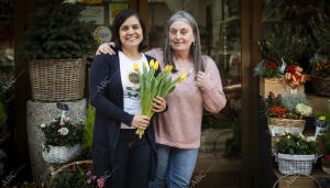 En la imagen, Mercedes Rodríguez y Elsa Valverde, socias de la nueva floristería