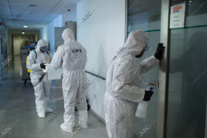 La unidad de Emergencias del Ejército (Ume), Desinfecta el centro sanitario sant...