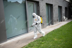La unidad de Emergencias del Ejército (Ume), Desinfecta el centro sanitario sant...