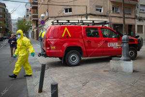 La UME realizando tareas de desinfección en residencias