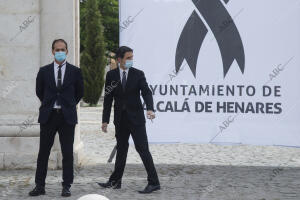 El alcalde de Alcalá de Henares, Javier Rodriguez (PSOE), y un el portavoz de...