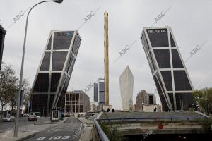 Torre de Bankia con el nuevo logotipo tras la fusión con CaixaBank
