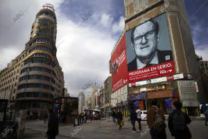 Lona publicitaria del PSOE para las elecciones del 4 M con el candidato Ángel...