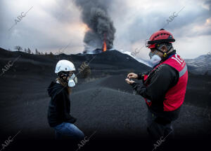 Reportaje a 300 metros del volcán de Cumbre Vieja