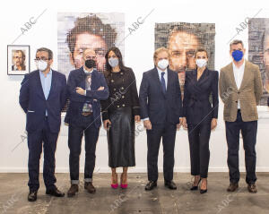 La Reina doña Letizia visita el stand de Abc cultural y la obra de Germán Gómez