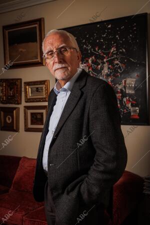 El escritor Luis Mateo Díez