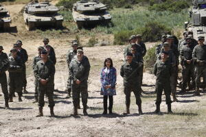 La ministra de Defensa Margarita Robles visita la Base Guzmán el Bueno de Cerro...