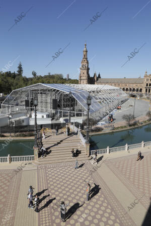 00 metros cuadrados en la Plaza de España para celebrar la Santalucía Universal...
