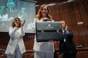 José Miñones traspasa su cartera a la ministra de Sanidad entrante, Mónica...