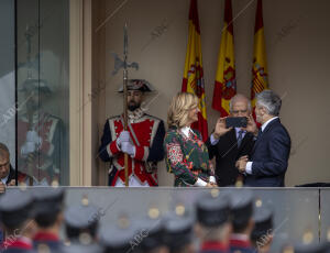 sfile de las Fuerzas Armadas por el día de la Hispanidad