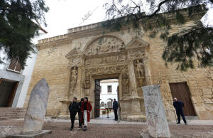 Fachada y zona del Museo Arqueológico del Palacio de los Páez