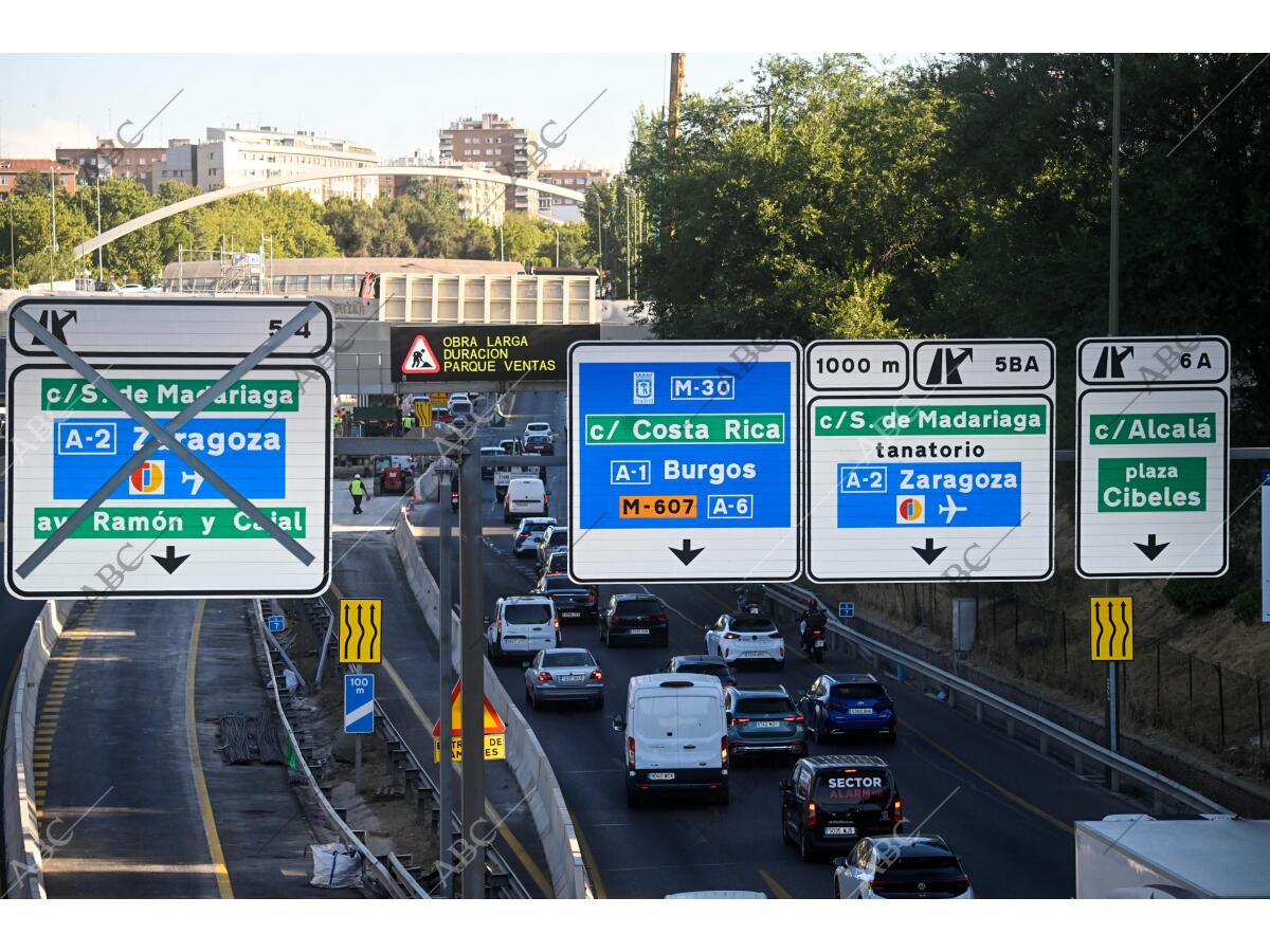 En la imagen, obras en la M30 a la altura del puente de Ventas ...