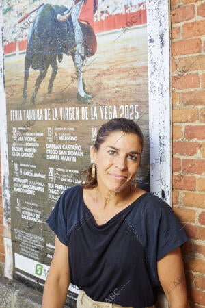 Retratos posados y durante entrevista a la rejoneadora francesa Léa Vicens