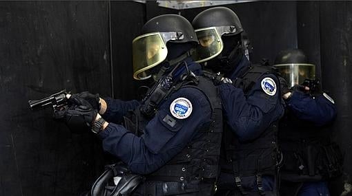 Un grupo de intervención del GIGN, durante unas maniobras