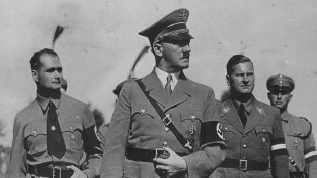 Hitler junto a sus principales jerarcas, los perseguidos tras la IIGM
