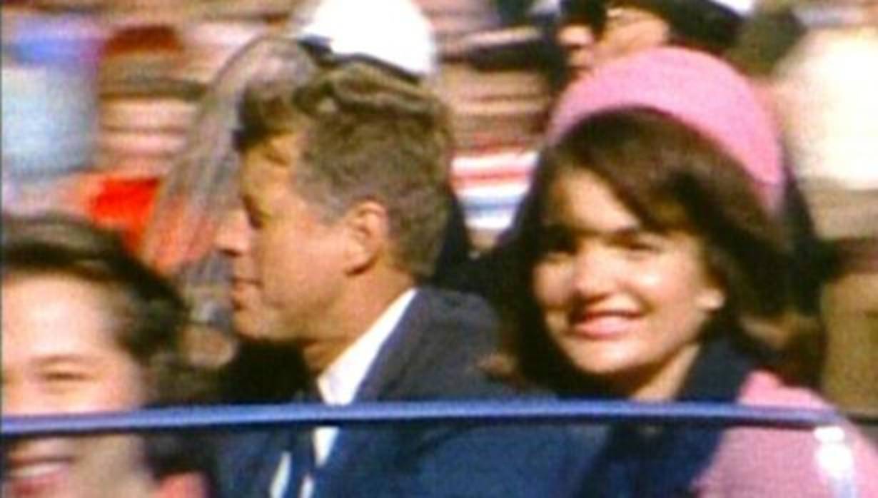 Kennedy y su esposa instantes antes del magnicidio