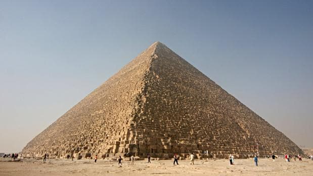 ¿Es un «trono extraterrestre» la causa del vacío detectado en la Pirámide de Keops?