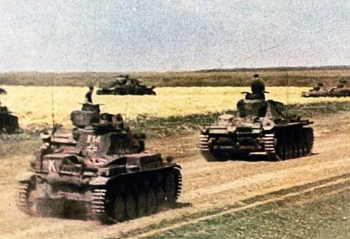 Junio de 1941, tanques avanzando hacia Rusia tras el inicio de «Barbarroja»