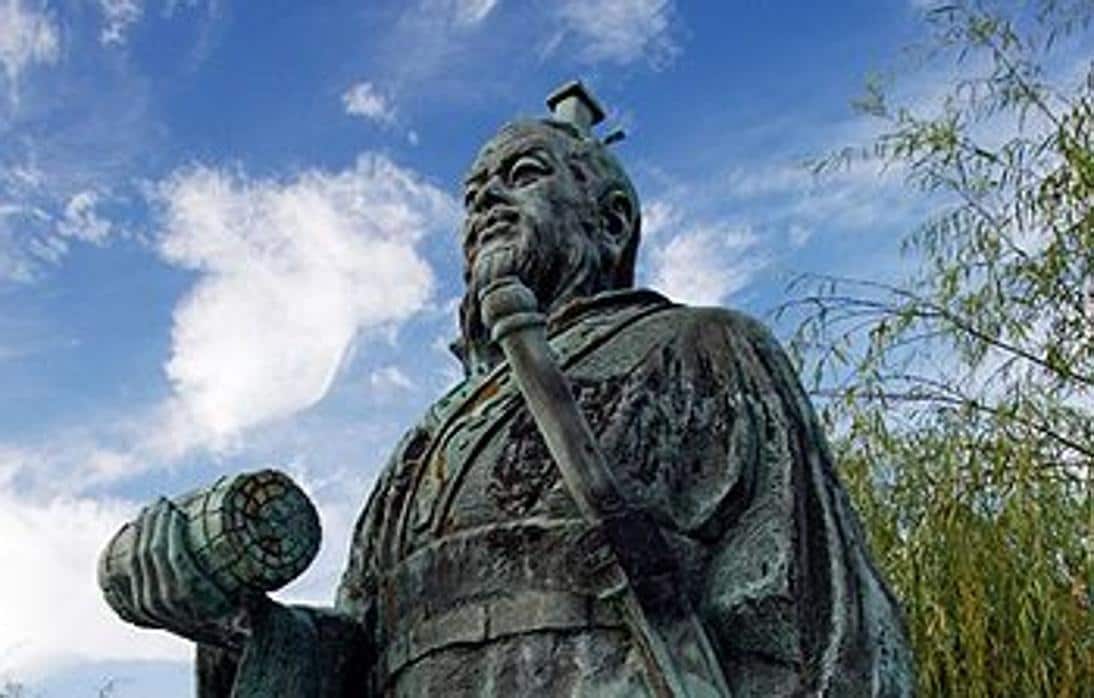 Estatua de Sun Tzu en la ciudad Japonesa de Yurihama