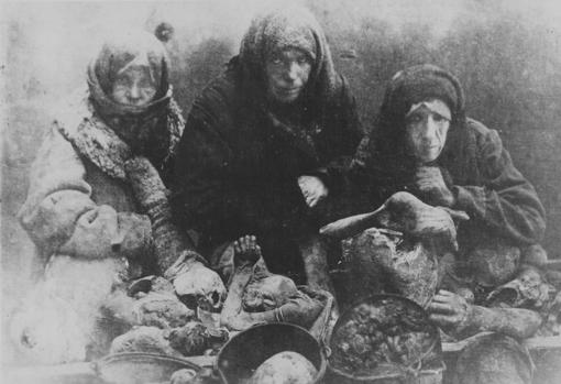 Ciudadanos ucranianos fueron deportados a Siberia donde la tasa de mortalidad era del 70%