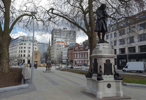 Estatua, en el centro de Bristol