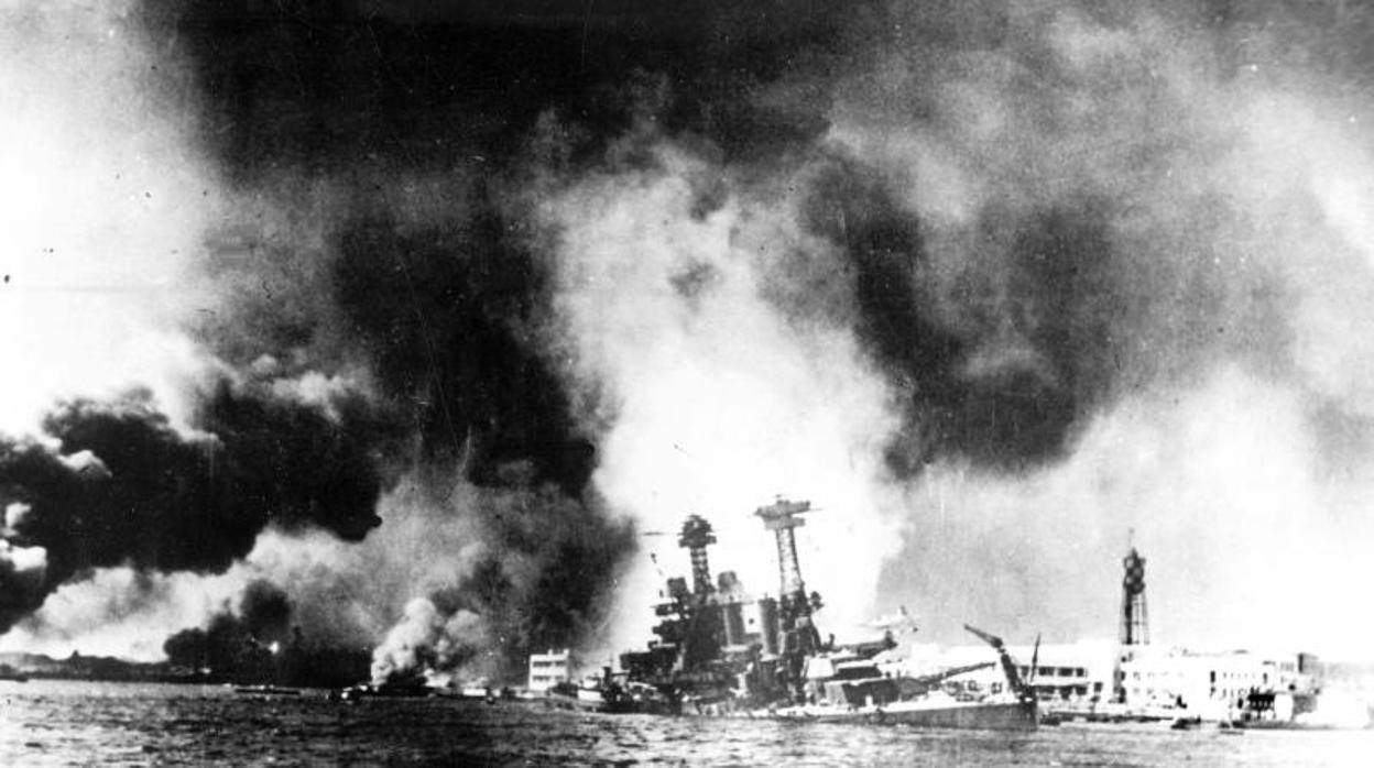 Los japoneses atacan por sorpresa la base americana de Pearl Harbor