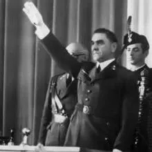 Ante Pavelic, después de su llegada a Zagreb, en la proclamación de las fuerzas armadas del Estado Independiente de Croacia (NDH), en 1941