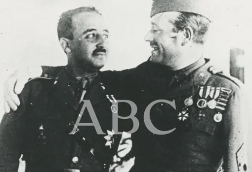 Francisco Franco, primer comandante de la Legión, al ser ascendido a general de brigada