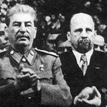 Stalin (izquierda), junto a Walter Ulbricht