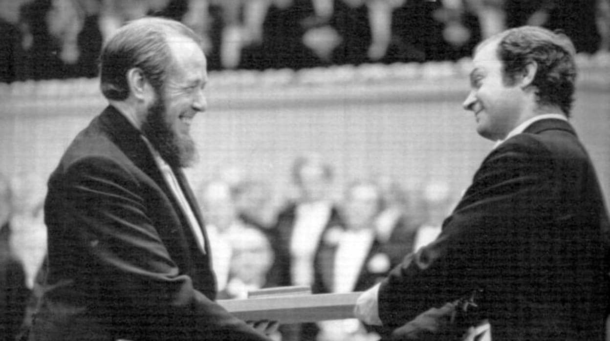 Aleksandr Solzhenitsyn, durante la entrega del Premio Nobel de Literatura de 1974